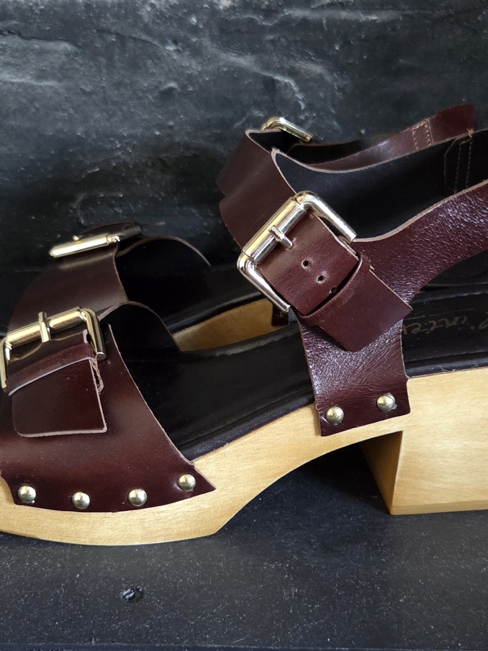 L'INTERVALLE Dark Brown Leather Platform Sandals with Gold Accents - Picture 3 of 5
